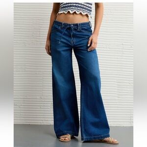 NWT American Eagle Dreamy Drape Strigid Low-Rise
Ultra Wide-Leg Jean Size 4 /27